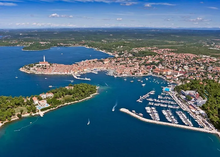 Nina In - Istrien 로비니